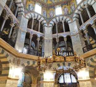 Impressionen aus dem Oktogon des Aachener Doms