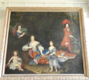 Картина на первом этаже