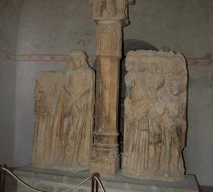 Esculturas de Jesucristo en la cruz