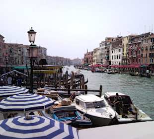 Ein Blick von der berühmten Brücke