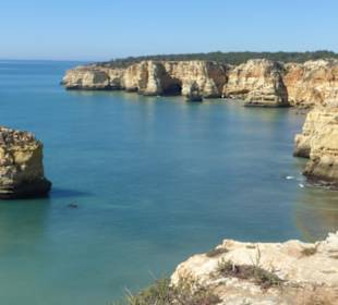 Steilküste bei der Praia de Marinha