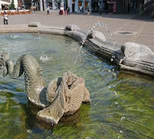 Einer der bronzenen Fische