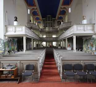 Blick in das Kirchenschiff