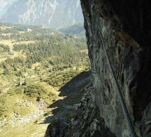 In der Wand am Seil