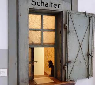 Historischer Fahrkartenschalter im Museum