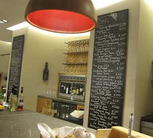 Auf der Tafel stehen die Weinempfehlungen