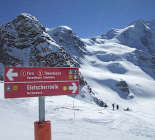 Beginn der Piste den Morteratschgletscher hinab