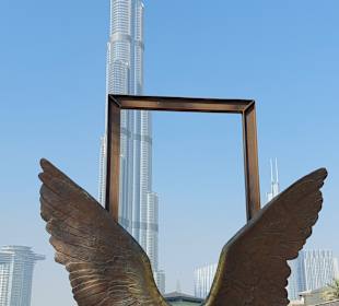 Wings of Mexico mit Blick auf Burj Khalifa