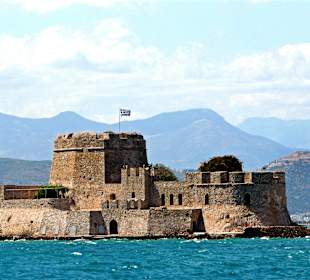 Im Meer  die kleine Festung Bourzi