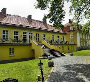Außenansicht mit Terrasse Altes Schloss