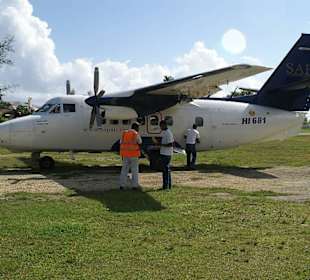Das Flugzeug nach der Ankunft