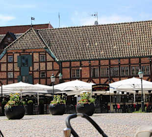 Lilla Torg, Restaurant umsäumt 