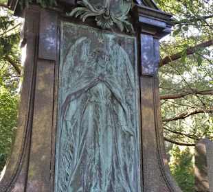 Rundgang über den Burgtorfriedhof