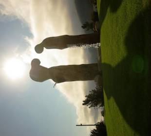 Um das Kunstwerk herum