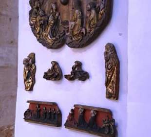 An den Wände in der Kirche