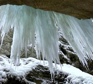 Meterlange Eiszapfen