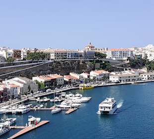 Bei der Einfahrt in den Hafen von Mahon