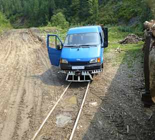 Mannschaftstransporter auf Schienen