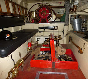 Im Innern eines alten Löschfahrzeuges