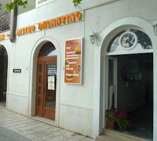 An der Uferpromenade gelegen