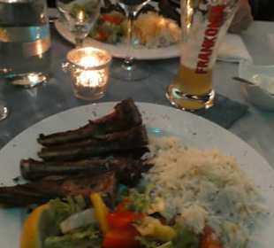 Zum Abendessen im libanesischen Restaurant Zeder