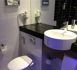 Wc und Waschtisch