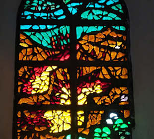 Kirchenfenster mit flüssiger Lava