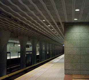 Metro Młociny - peron