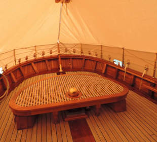 Heritage Pontoon ein kleiner Segler