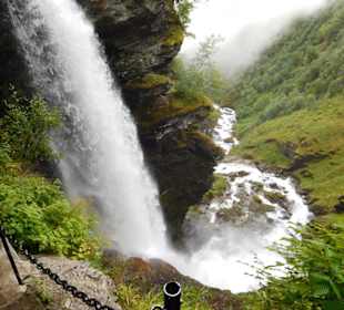 Weg zum Wasserfall,