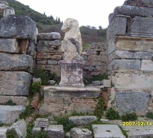 Neben der Kuretenstrasse, ohne Kopf!