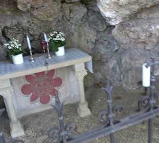 Lourdes-Grotte im Eutinger Friedhof
