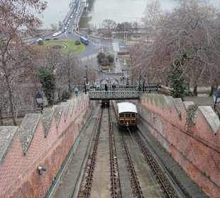 Standseilbahn in die Budaer Berge
