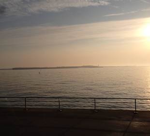 Sonnenaufgang an der Promenade