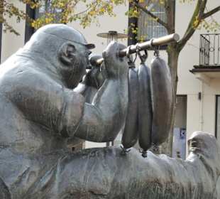 Ansichten des Wurstträgerbrunnens in Versmold