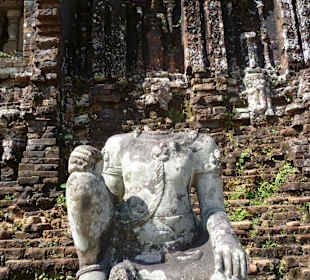 Zerstörte Statue