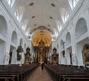 Blick in das Langschiff der Basilika St. Anna 