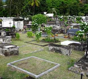 Rundgang über den alten Friedhof am Meer