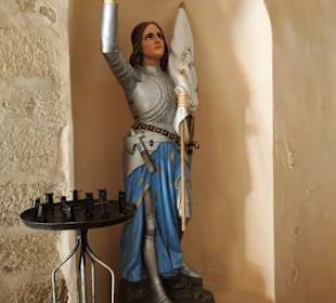 Skulpturen in der Kirche Notre-Dame del Prat