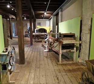 Rundgang durch die Geräteausstellung des Museums