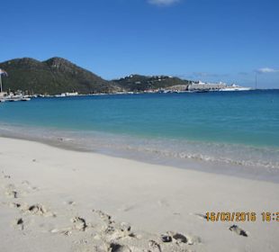 Vom Schiff mit dem Wassertaxi zum Strand