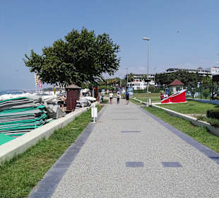 Strandpromenade Side