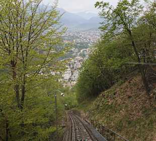 Funicolare  Monte San Salvatore.  Der Weg.