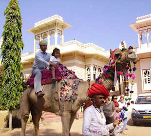 Unser Reiseleiter Hanumant auf dem Kamel