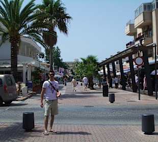 Einkaufspassage direkt hinter dem Hotel
