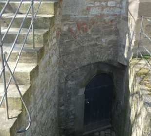 Alter Friedhof, Reste vom Turm Jungfernkuss 