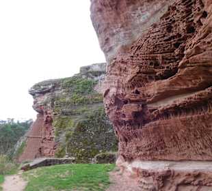 Spaziergang zum Löchelfelsen Altdahn