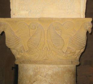 Die Verzierungen einer Säule.