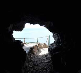 Tunnel (Weg zum Strand)