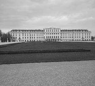 Černobílá fotografie Zámku Schönbrunn